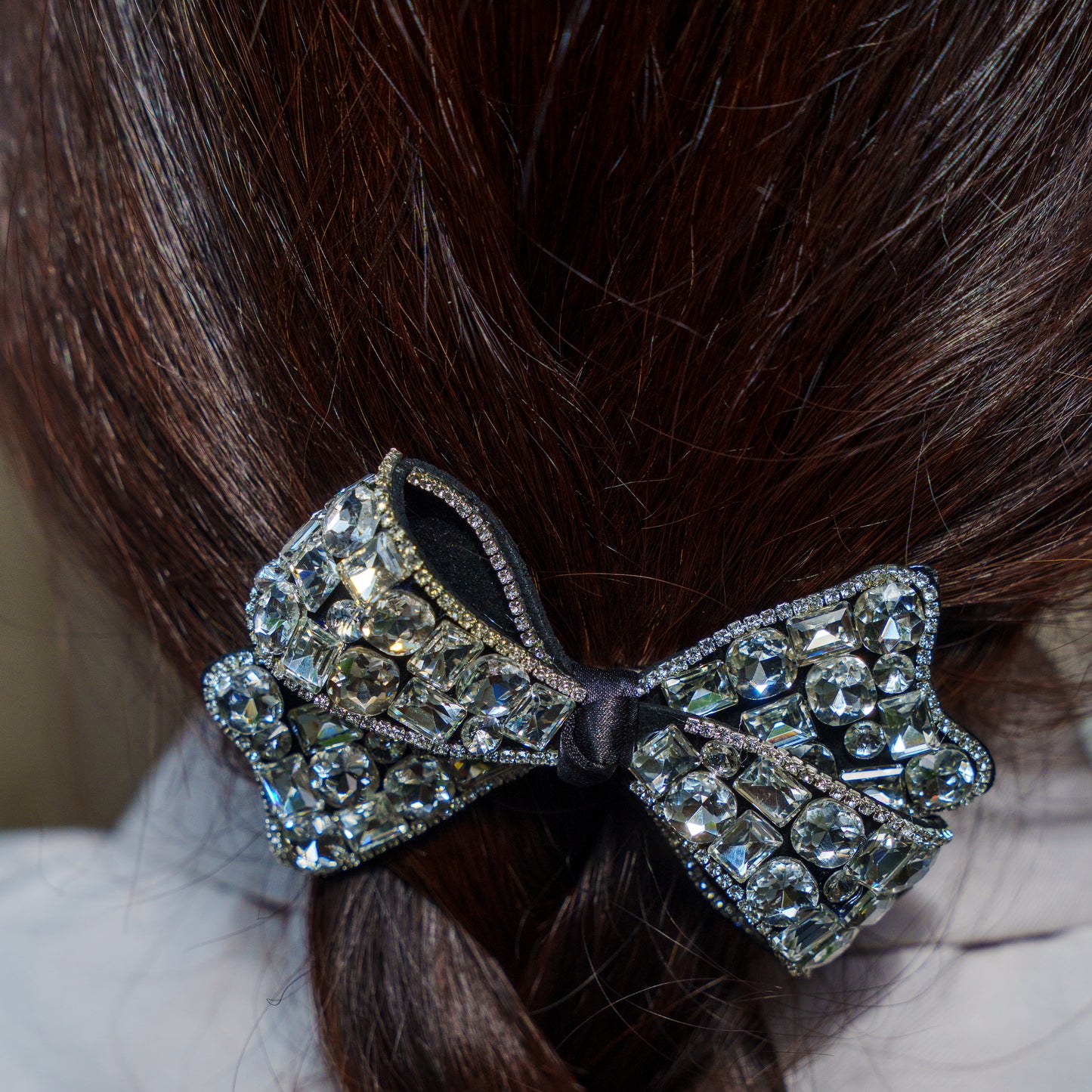 Twisted Solitaire white - Embellished Crystal Bow